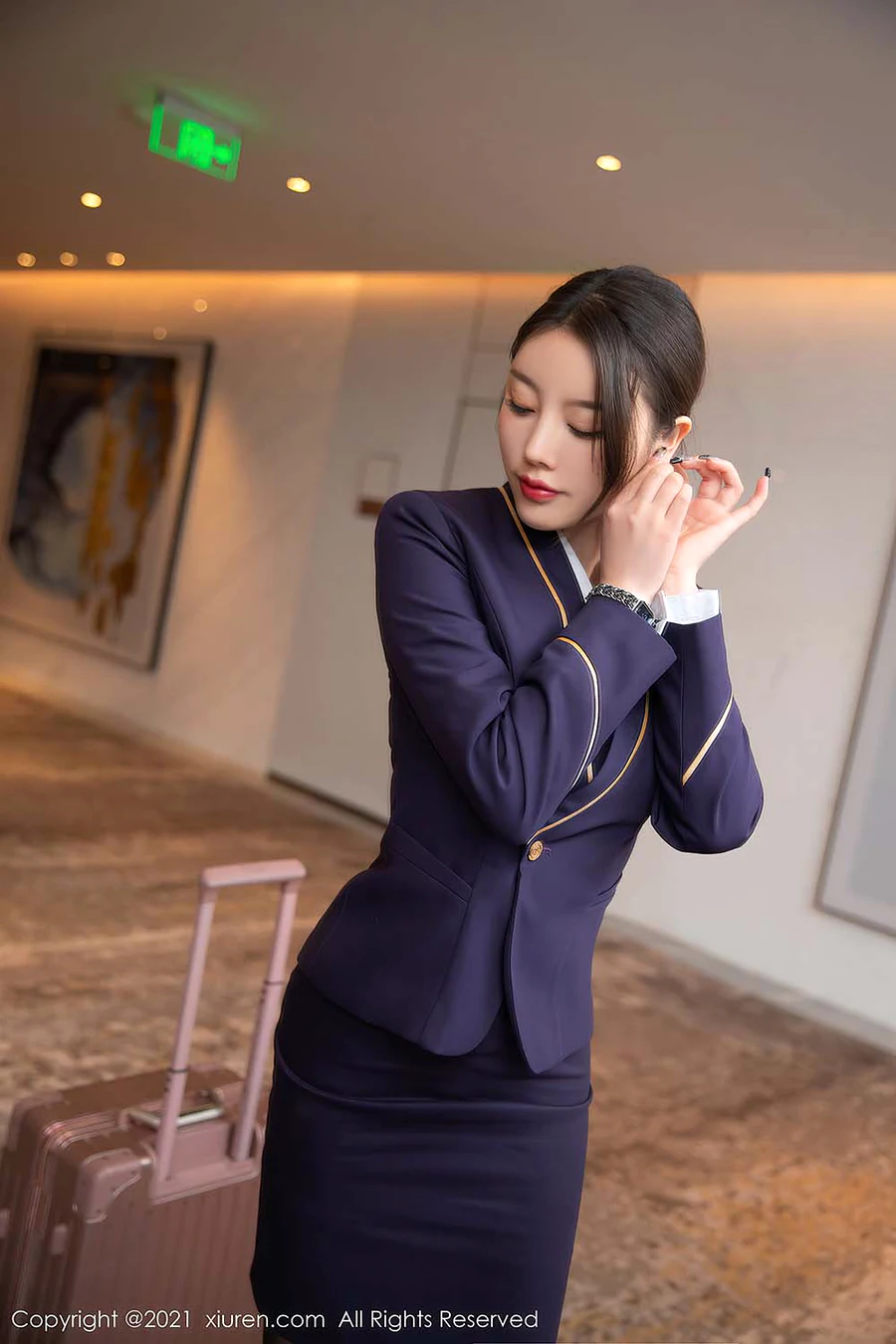 [Xiuren秀人网]2021.11.17 NO.4231 私房写真 空姐制服 杨晨晨Yome Xiuren秀人网-第1张