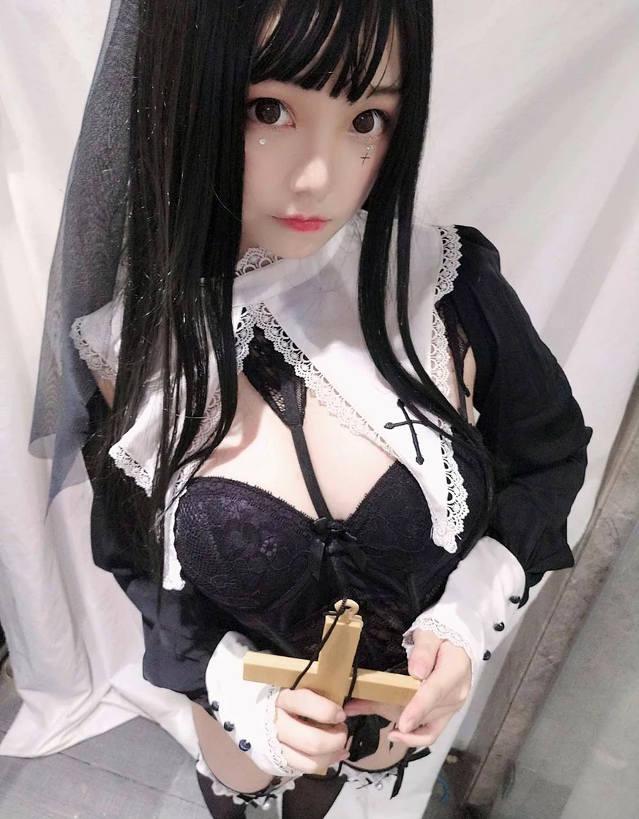 蜜汁猫裘 自拍 修女 cosplay-第1张