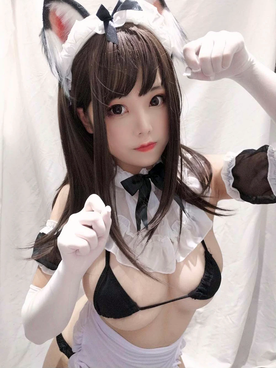 蜜汁猫裘 自拍 黑白女仆 cosplay-第1张