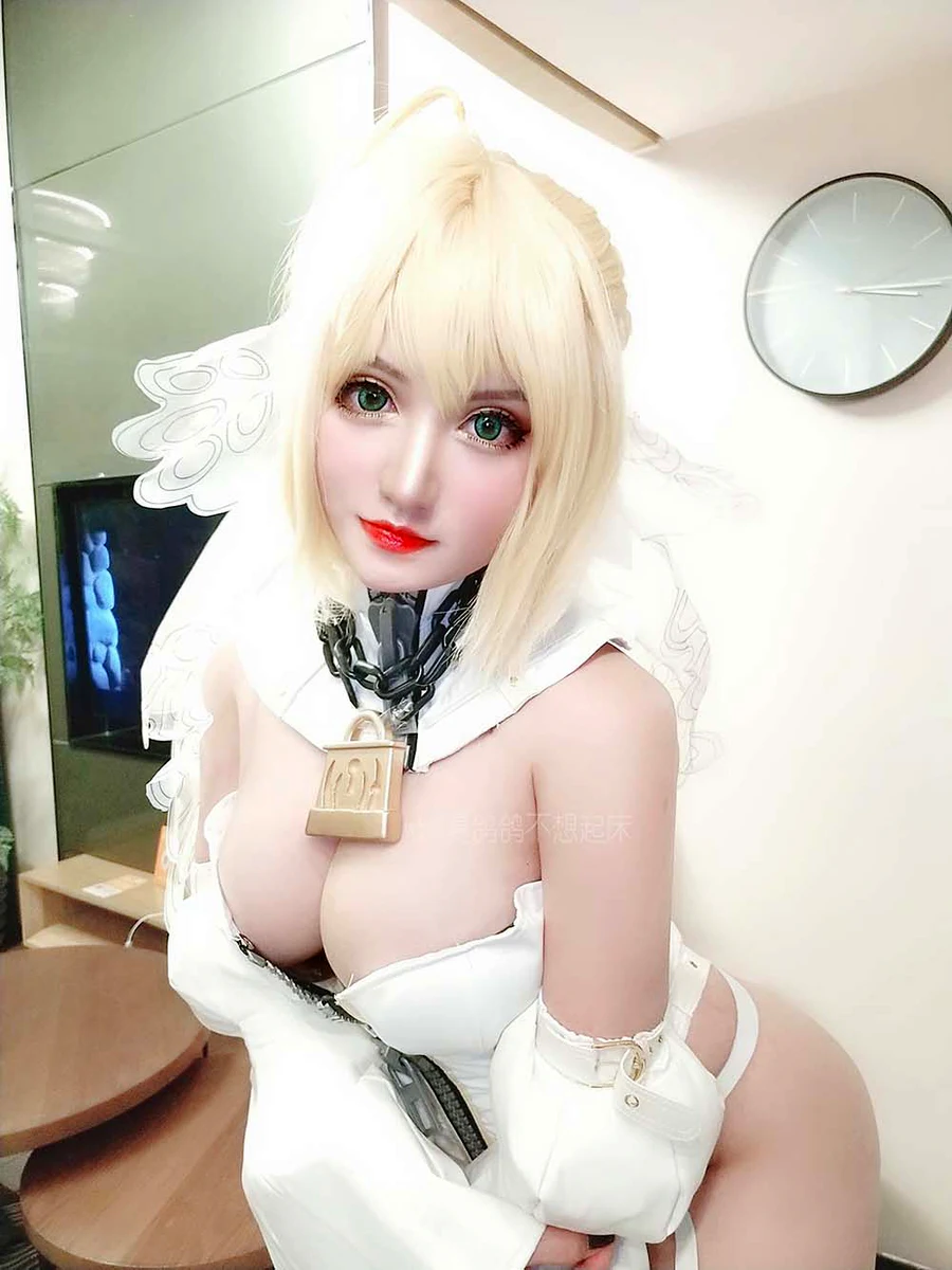 夏鸽鸽不想起床 – 尼禄花嫁 cosplay-第1张