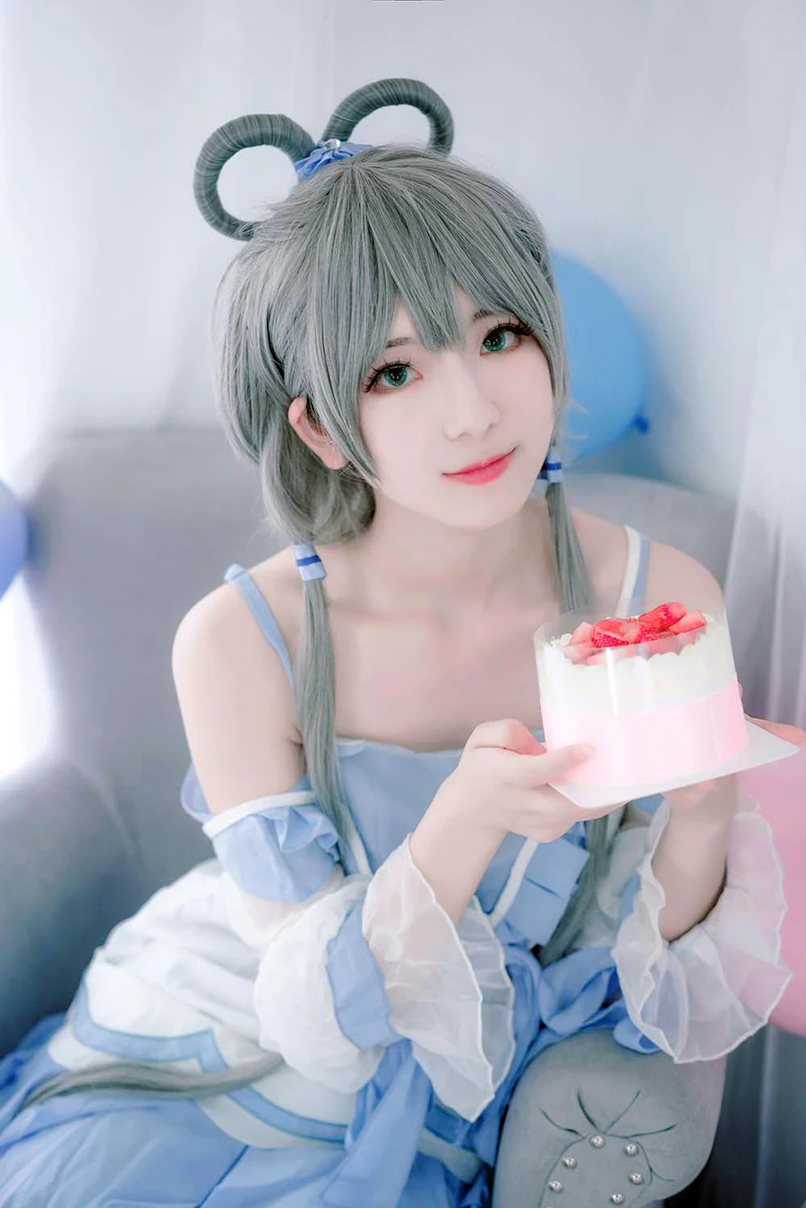 弥音音ww – 洛天依 生日快乐 cosplay-第1张