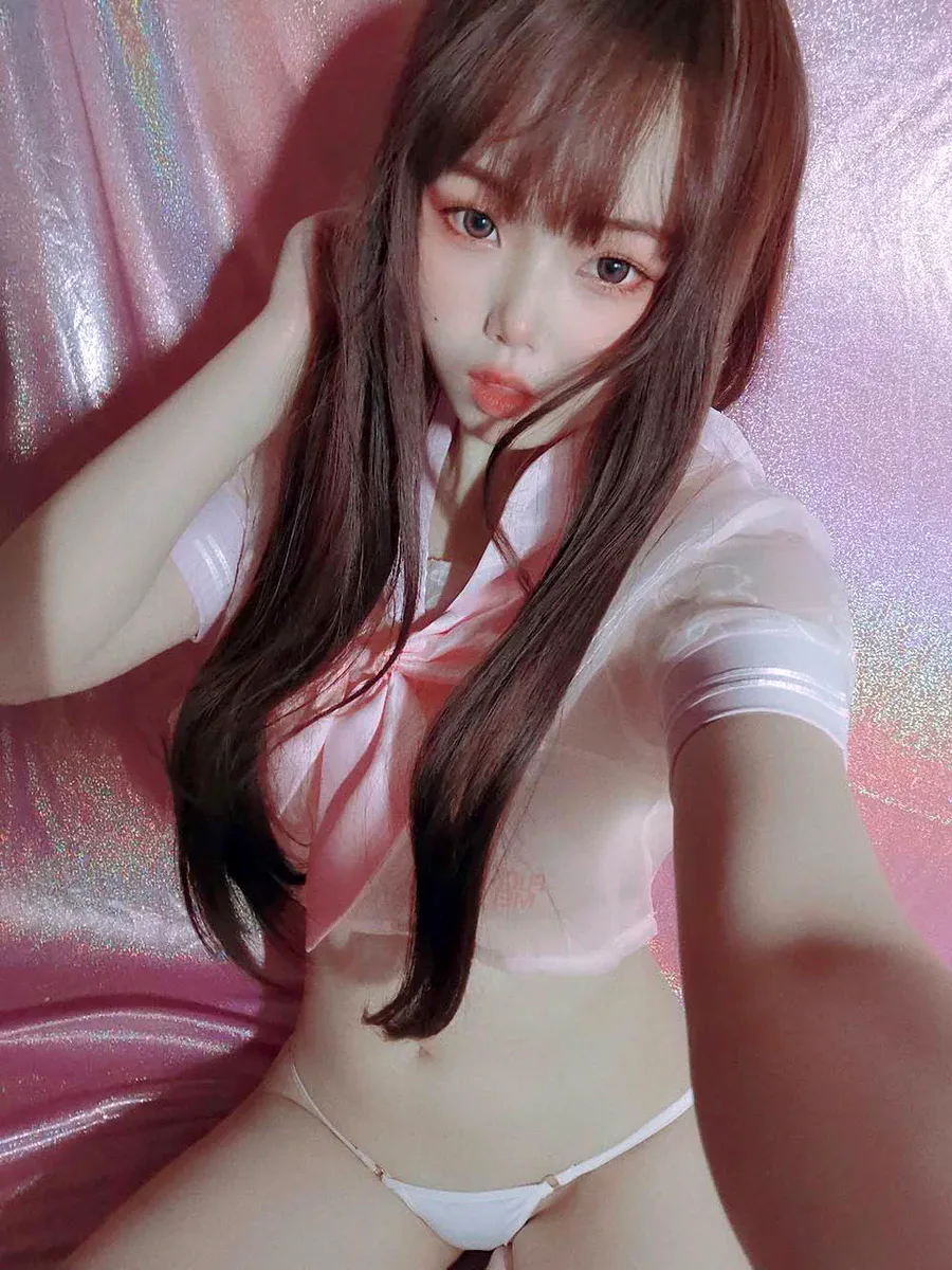 七月喵子 – 粉嫩水手服 cosplay-第2张