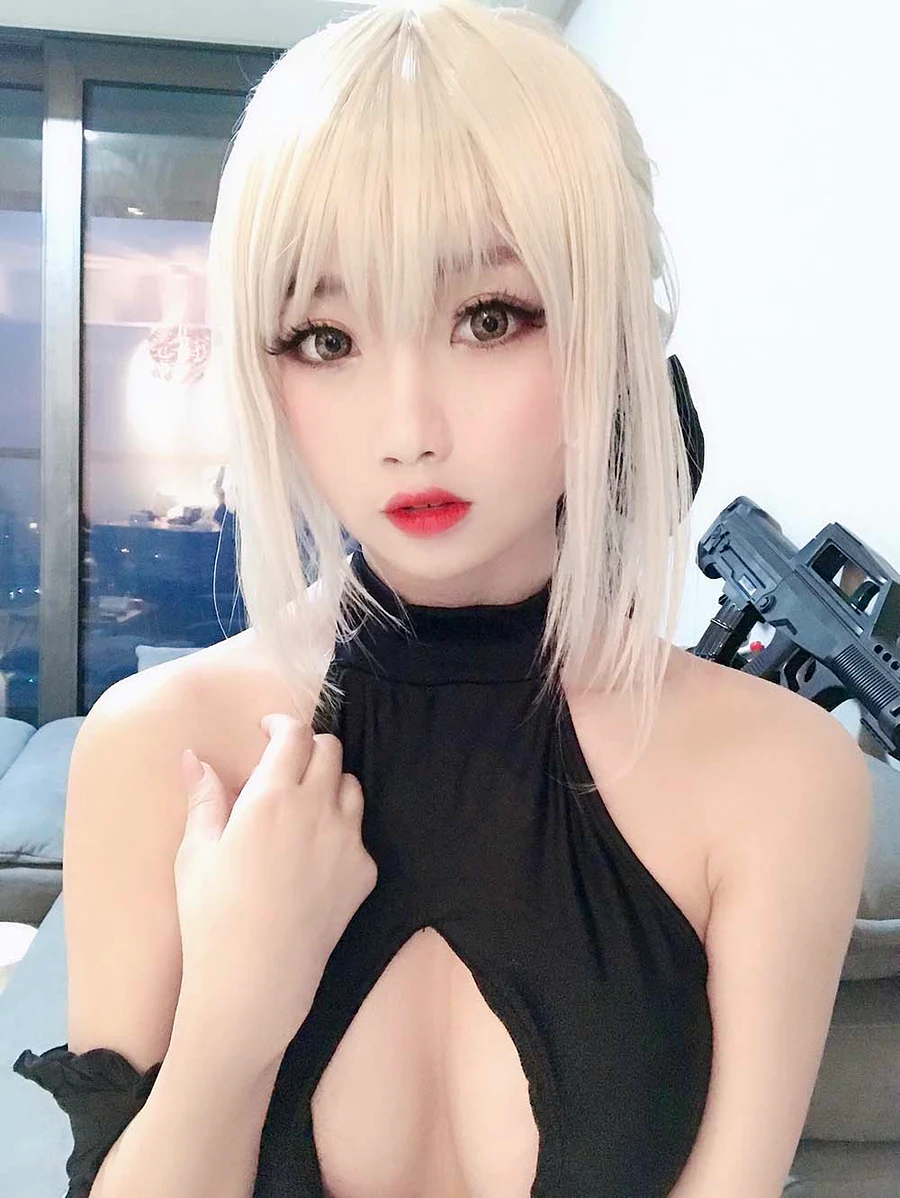 鬼畜瑶在不在w – 黑呆泳装自拍 cosplay-第1张