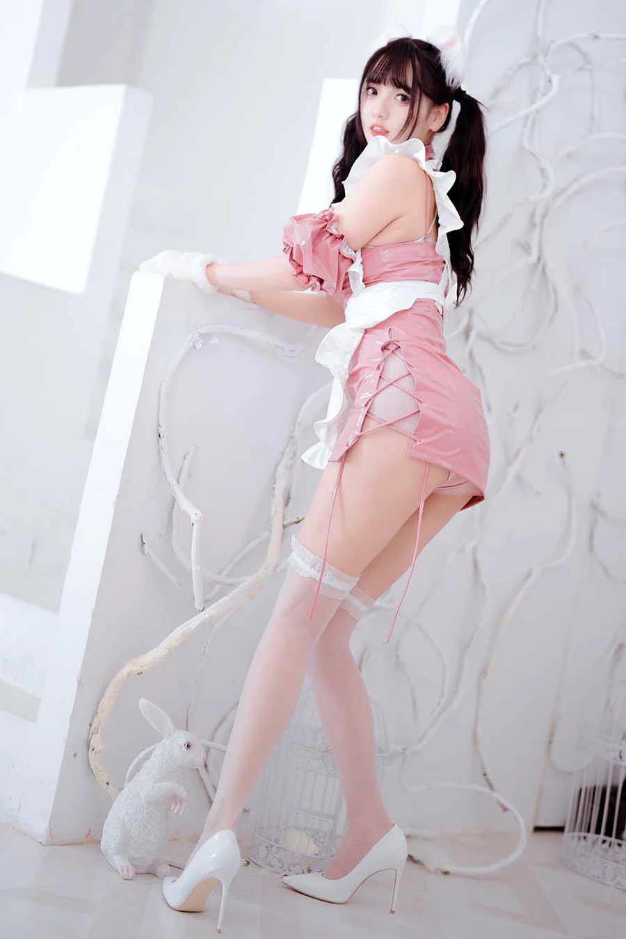 陆卿卿kyokyo – 粉白女仆 cosplay-第2张