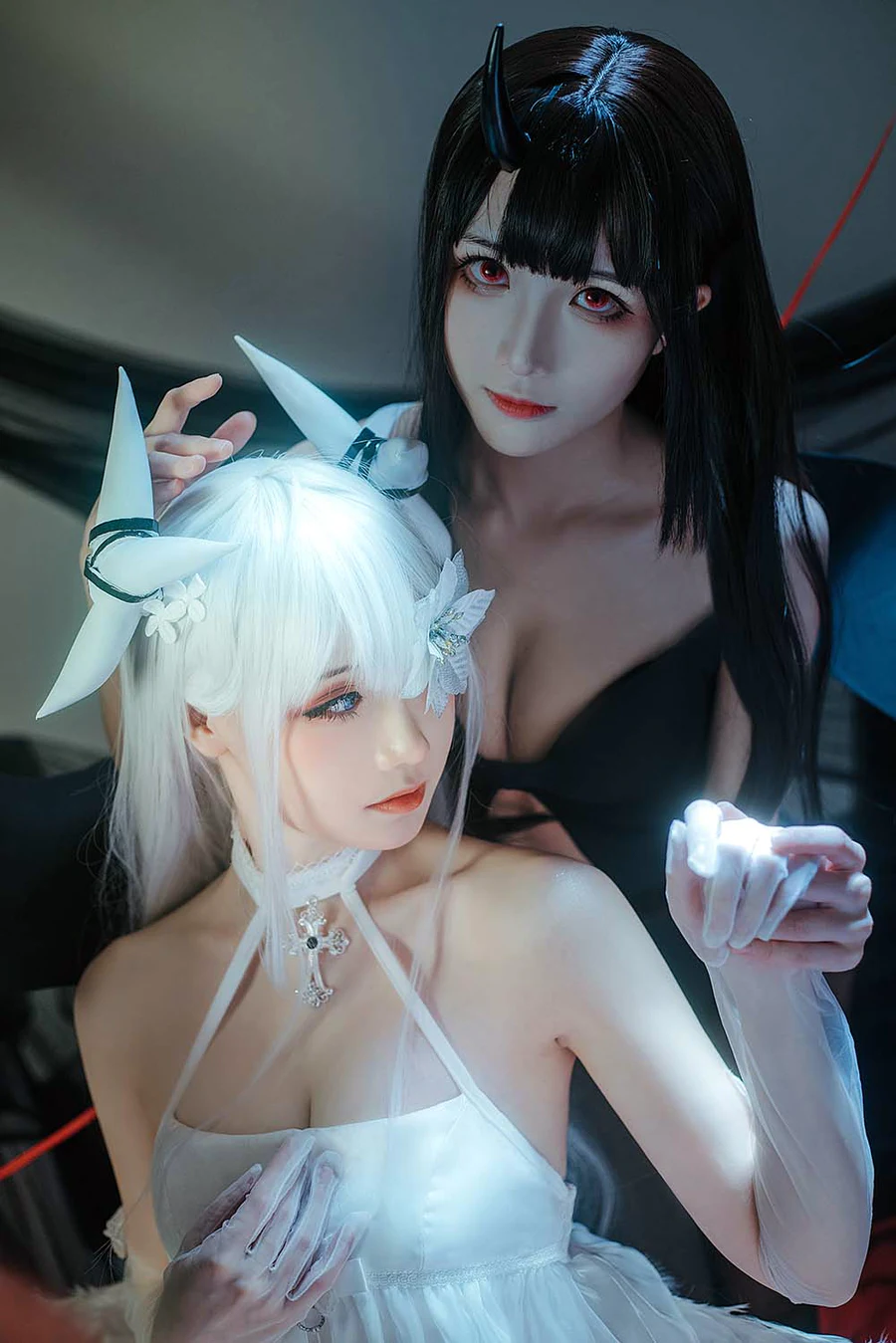 焖焖碳 & Tomoyo酱 – 碧蓝航线 埃姆登 双黑白夜之主 cosplay-第2张