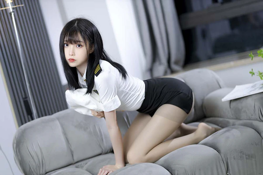 许岚(叁月life) – 灰丝制服 cosplay-第1张