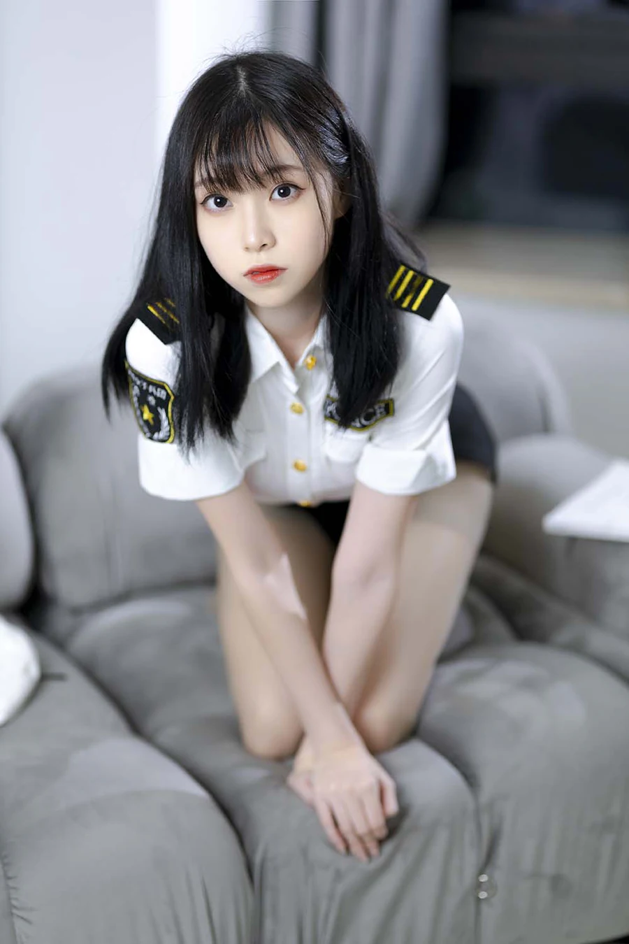 许岚(叁月life) – 灰丝制服 cosplay-第2张