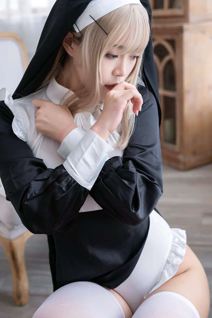 白烨 – 禁x欲修女 cosplay-第2张