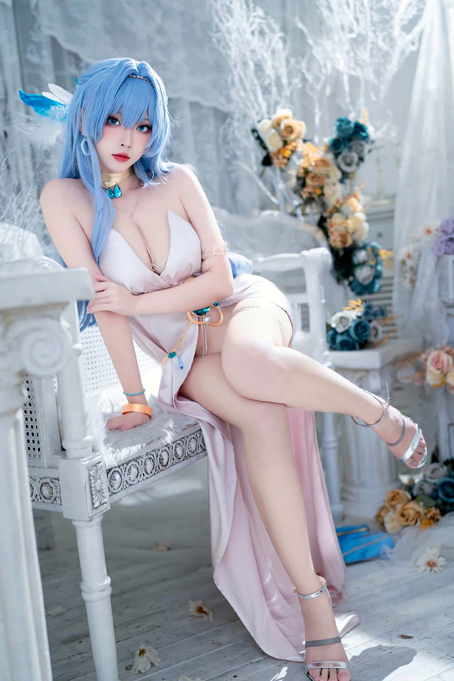 宫本桜 – Nikke胜利女神 海伦娜礼服 cosplay-第1张