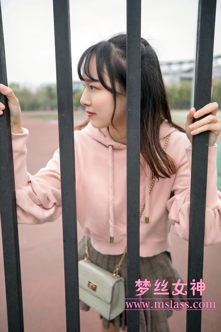 [MSLASS梦丝女神]2019.04.23 NO.001 操场小甜心 玥玥 MSLASS梦丝女神-第1张