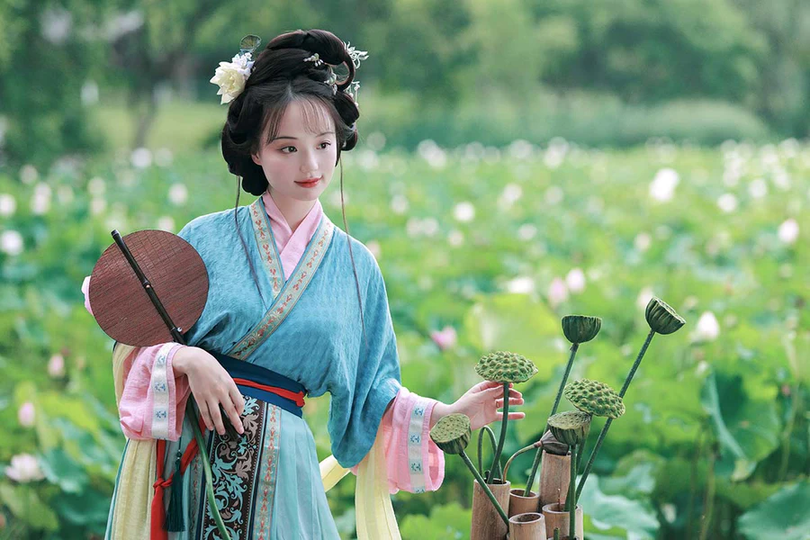 [YITUYU艺图语]2024.11.17 误入藕花深处 伊伊 YITUYU艺图语-第1张
