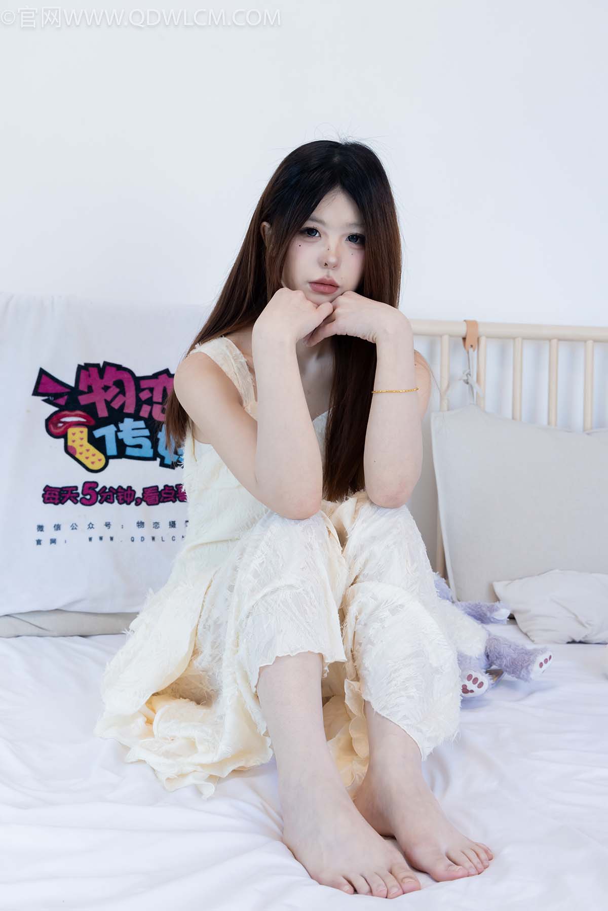 物恋传媒 NO.2281 曲奇-皮鞋、白棉袜、裸足 物恋传媒-第2张